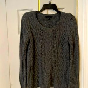 Gap sweater